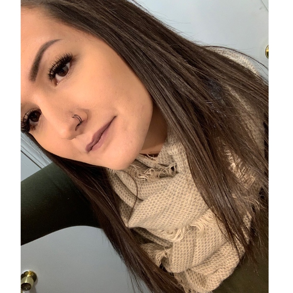 Meet your Posher, Aarika